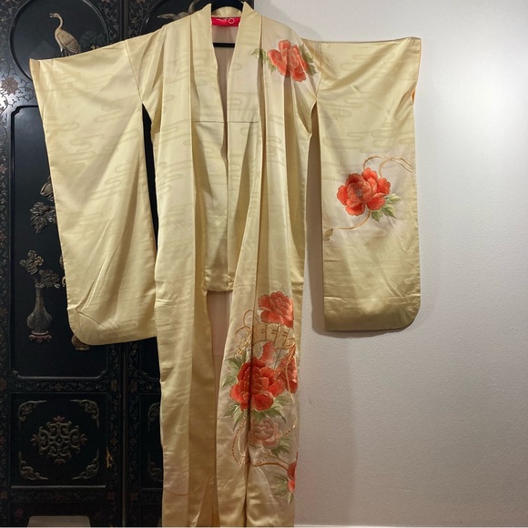 Vintage Other - Vintage Embroidered Silk Kimono Robe